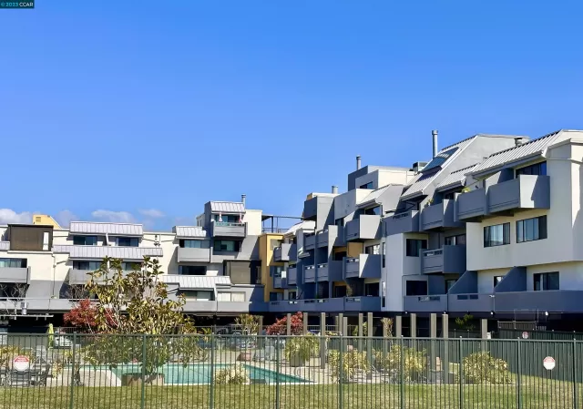 MLS: 41021576 Condo For Sale