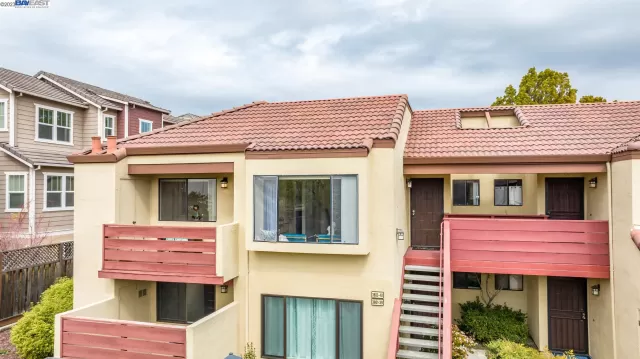 MLS: 41021634 Condo For Sale