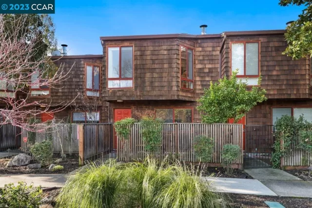 MLS: 41021786 Condo For Sale