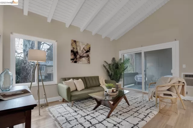 MLS: 41021791 Condo For Sale