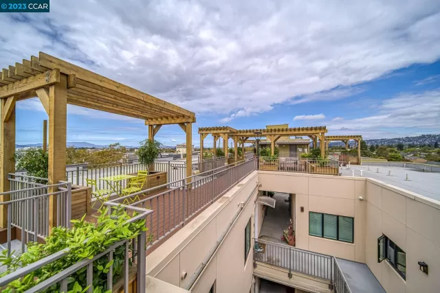 MLS: 41021993 Condo For Sale