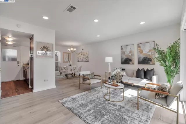 MLS: 41022008 Condo For Sale