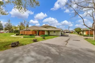 Photo #2: 41022008 Listing