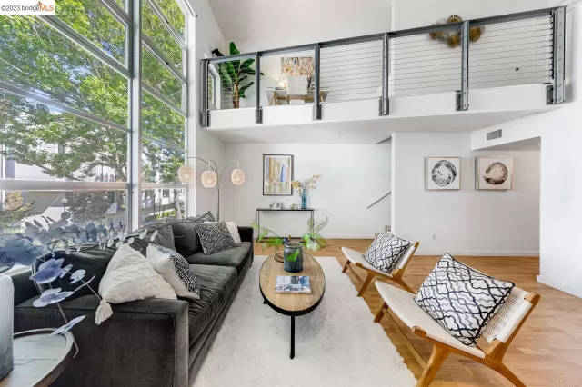 MLS: 41022088 Condo For Sale