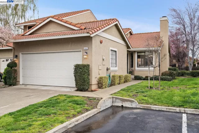 MLS: 41022152 Condo For Sale