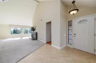 Photo #2: 41022156 Listing