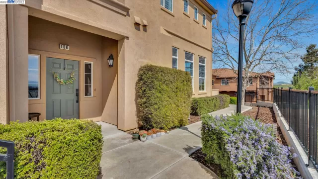 MLS: 41022159 Condo For Sale