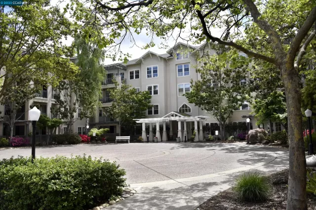 MLS: 41022198 Condo For Sale