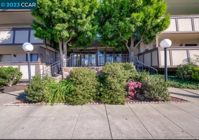 MLS: 41022429 Condo For Sale