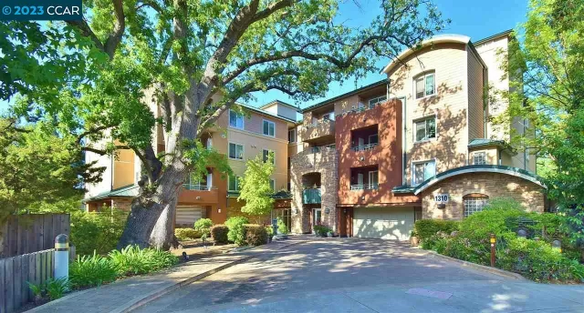 MLS: 41022438 Condo For Sale