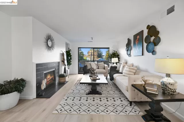 MLS: 41022513 Condo For Sale