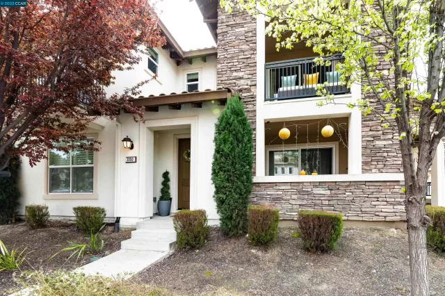 MLS: 41022550 Condo For Sale