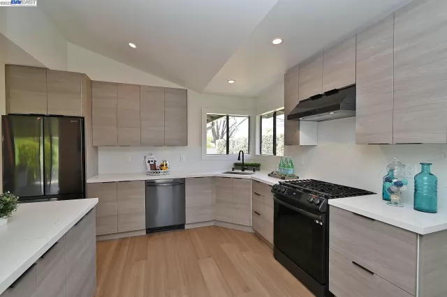 MLS: 41022728 Condo For Sale