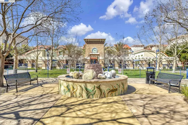 MLS: 41022759 Condo For Sale