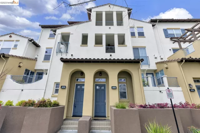 MLS: 41022775 Condo For Sale