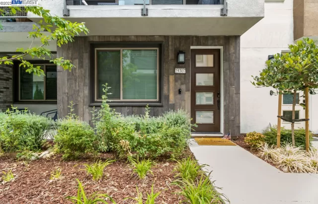 MLS: 41022826 Condo For Sale