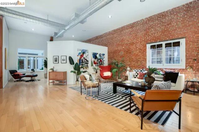 MLS: 41022853 Condo For Sale