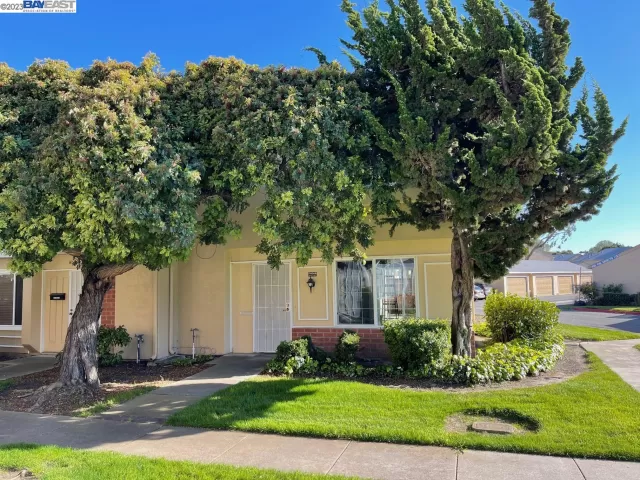 MLS: 41022909 Condo For Sale