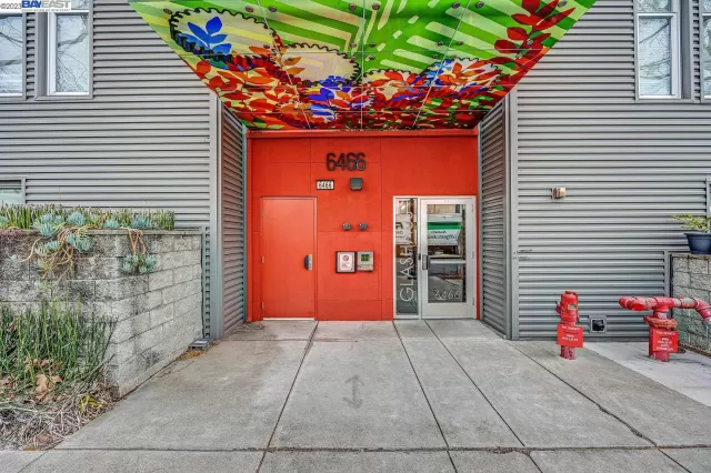 MLS: 41023152 Condo For Sale