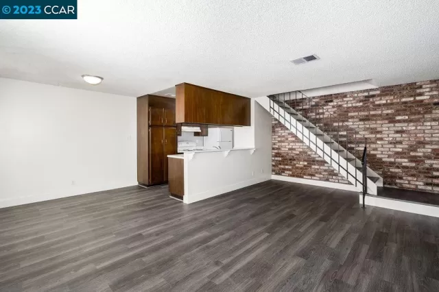 MLS: 41023183 Condo For Sale