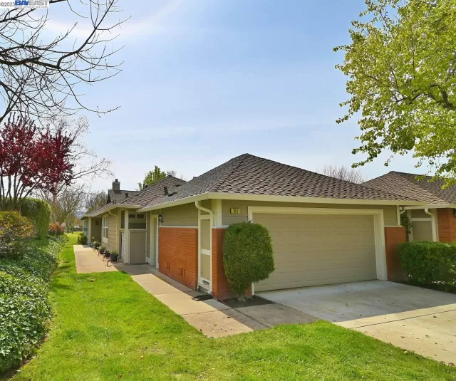 MLS: 41023293 Condo For Sale