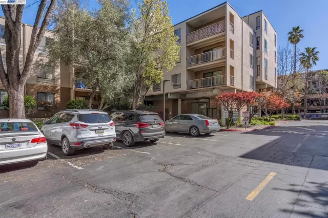 MLS: 41023342 Condo For Sale