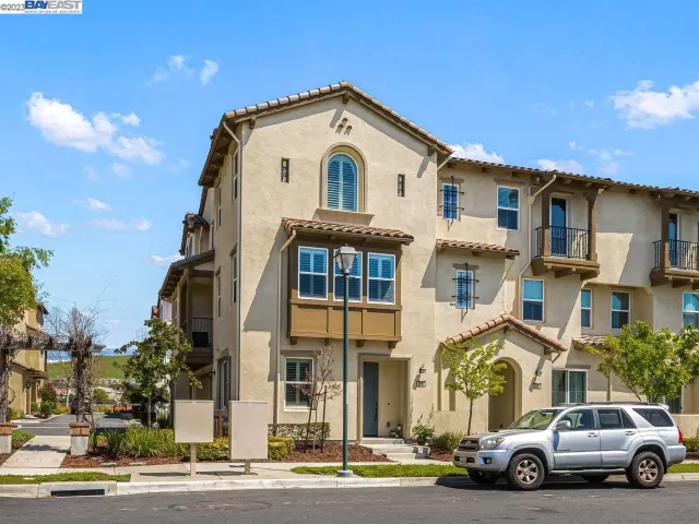 MLS: 41023379 Condo For Sale