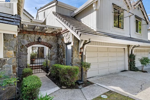 MLS: 41023401 Condo For Sale