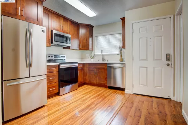 MLS: 41023474 Condo For Sale