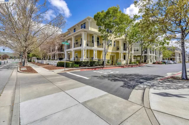 MLS: 41023558 Condo For Sale