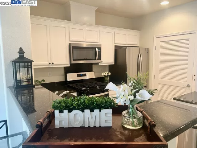 MLS: 41023657 Condo For Sale