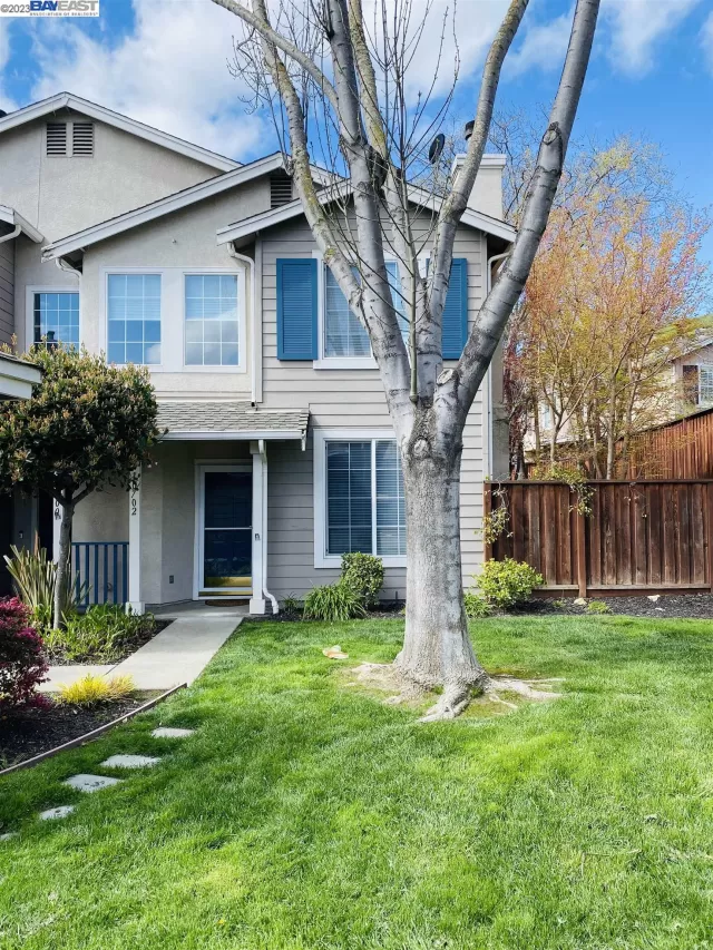 MLS: 41023659 Condo For Sale