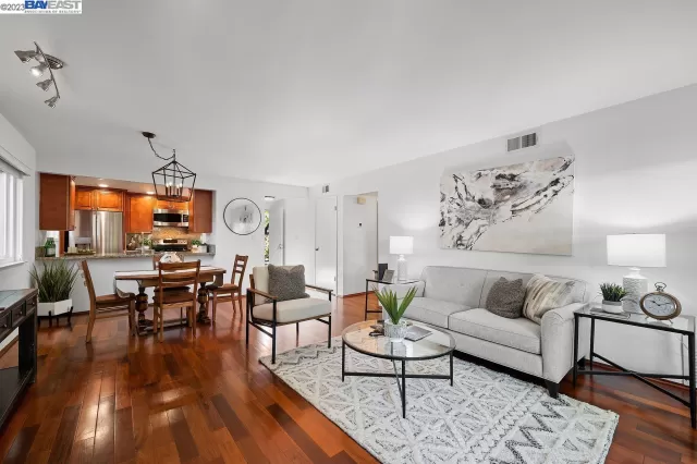 MLS: 41023672 Condo For Sale