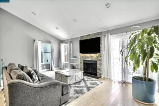 Photo #5: 41023742 Listing