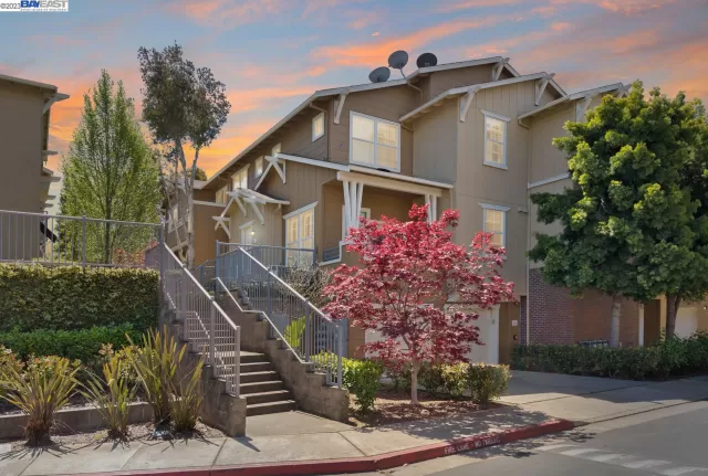 MLS: 41023826 Condo For Sale