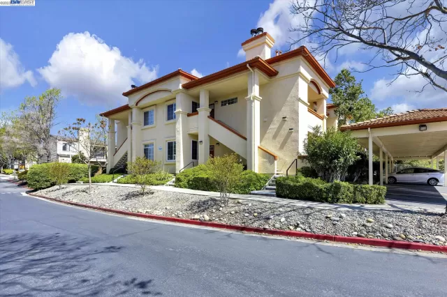 MLS: 41023862 Condo For Sale