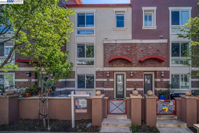 MLS: 41024029 Condo For Sale