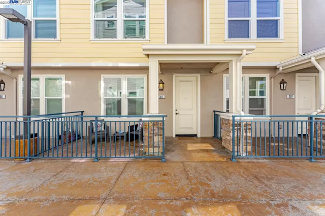 MLS: 41024092 Condo For Sale