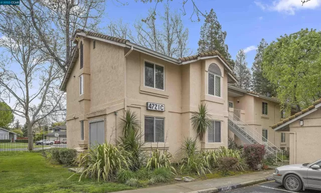 MLS: 41024318 Condo For Sale