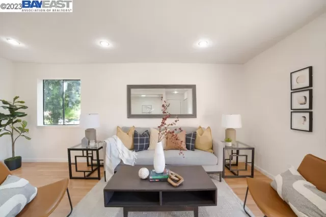 MLS: 41024397 Condo For Sale