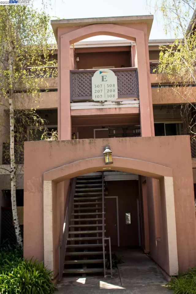 MLS: 41024415 Condo For Sale