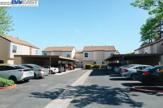MLS: 41024423 Condo For Sale