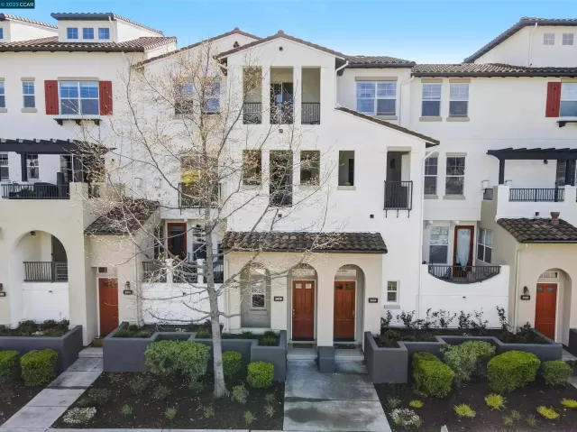 MLS: 41024514 Condo For Sale