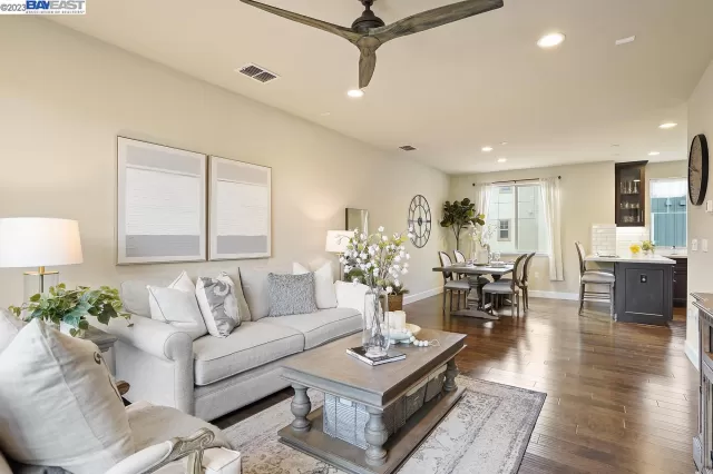 MLS: 41024521 Condo For Sale