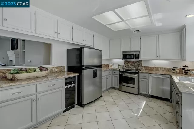 MLS: 41024634 Condo For Sale