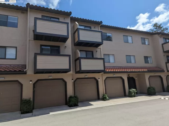 MLS: 41024718 Condo For Sale