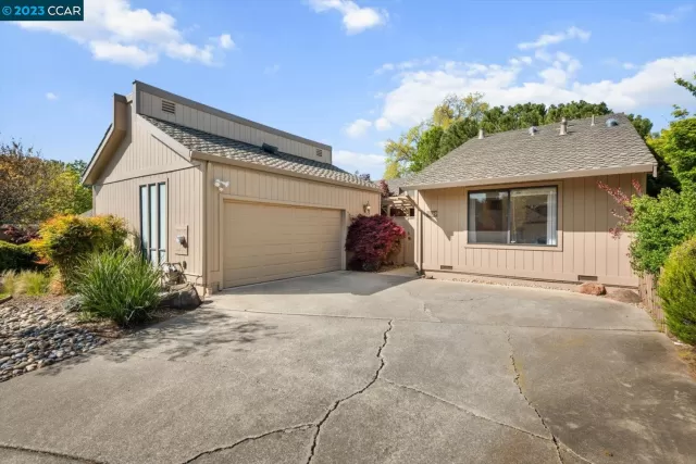 MLS: 41024928 Condo For Sale