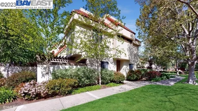 MLS: 41024990 Condo For Sale