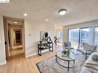 Photo #1: 41025008 Listing