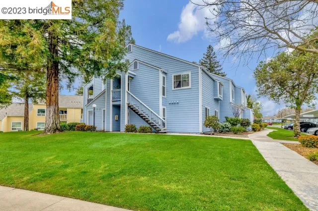 MLS: 41025032 Condo For Sale